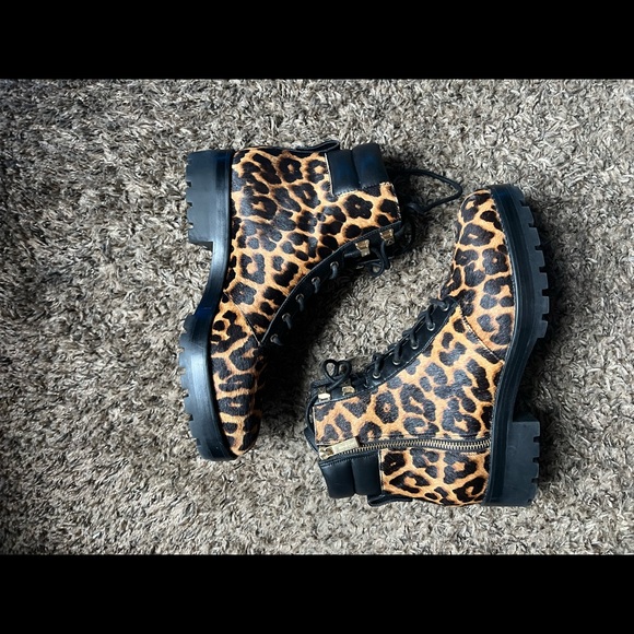 Michael Kors Cheetah Print Size 9 - Picture 4 of 5